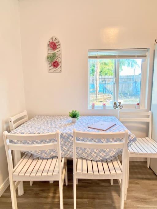 רוזמיד Pink Cozy House 2 Bedrooms מראה חיצוני תמונה