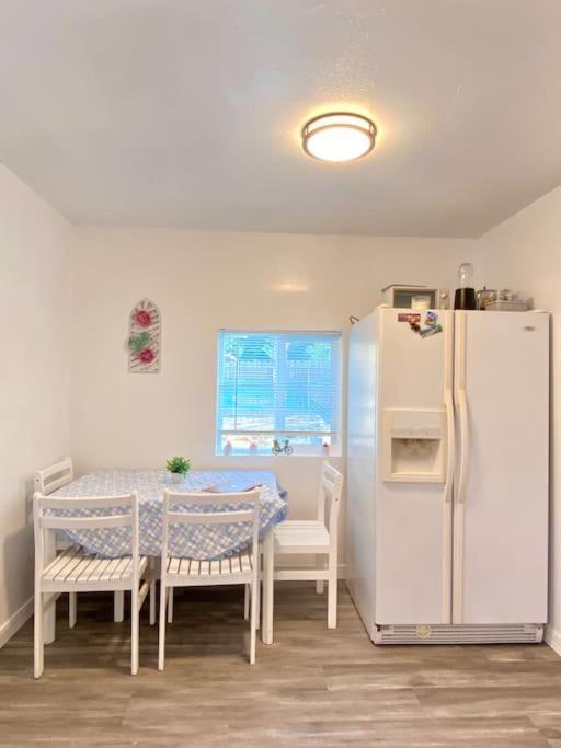 רוזמיד Pink Cozy House 2 Bedrooms מראה חיצוני תמונה
