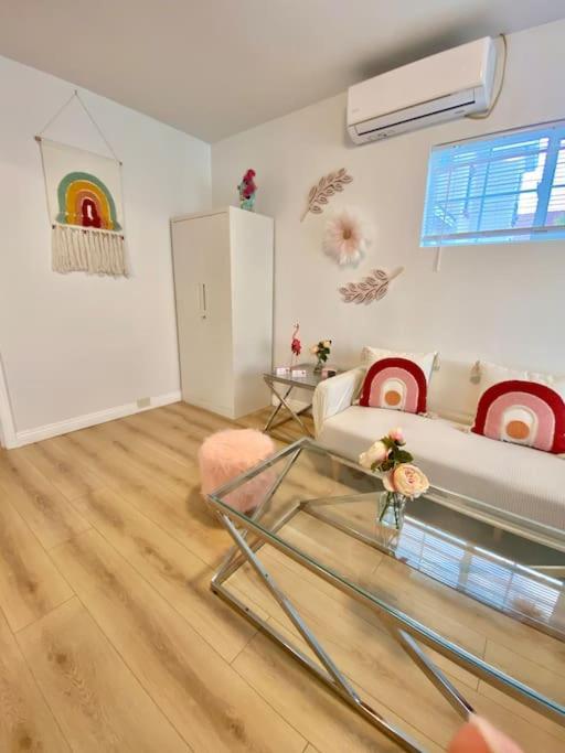 רוזמיד Pink Cozy House 2 Bedrooms מראה חיצוני תמונה