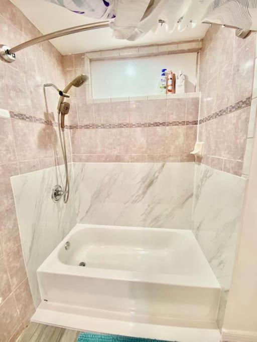 רוזמיד Pink Cozy House 2 Bedrooms מראה חיצוני תמונה