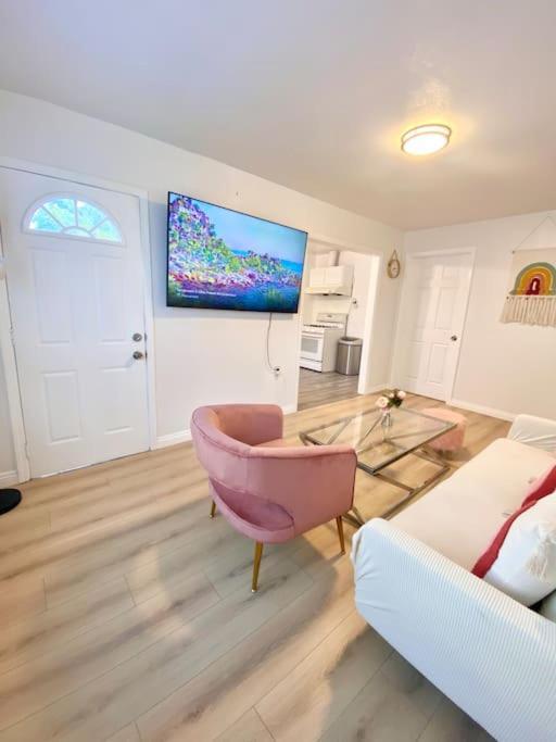 רוזמיד Pink Cozy House 2 Bedrooms מראה חיצוני תמונה